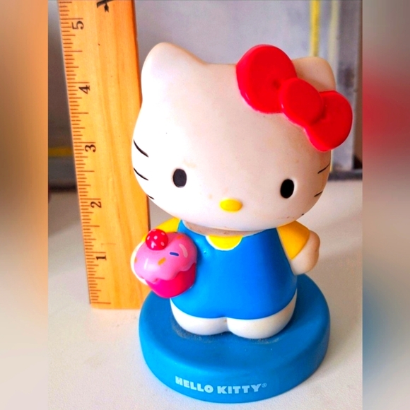 Vintage Hello Kitty Cupcake Bobblehead - Picture 1 of 2